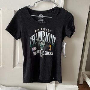 Black Milwaukee bucks t-shirt